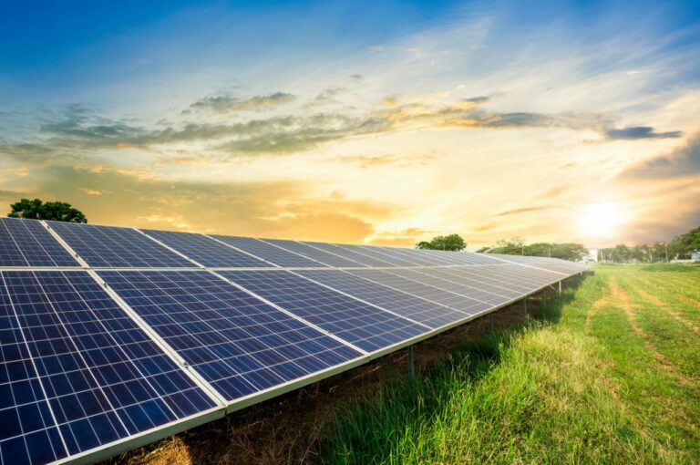 pannelli fotovoltaici su terreno agricolo
